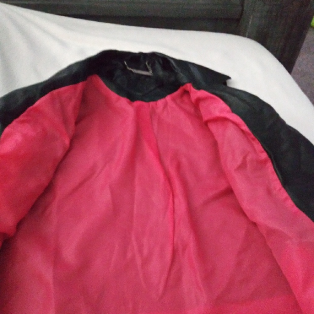 Vest - Picture 6 of 8
